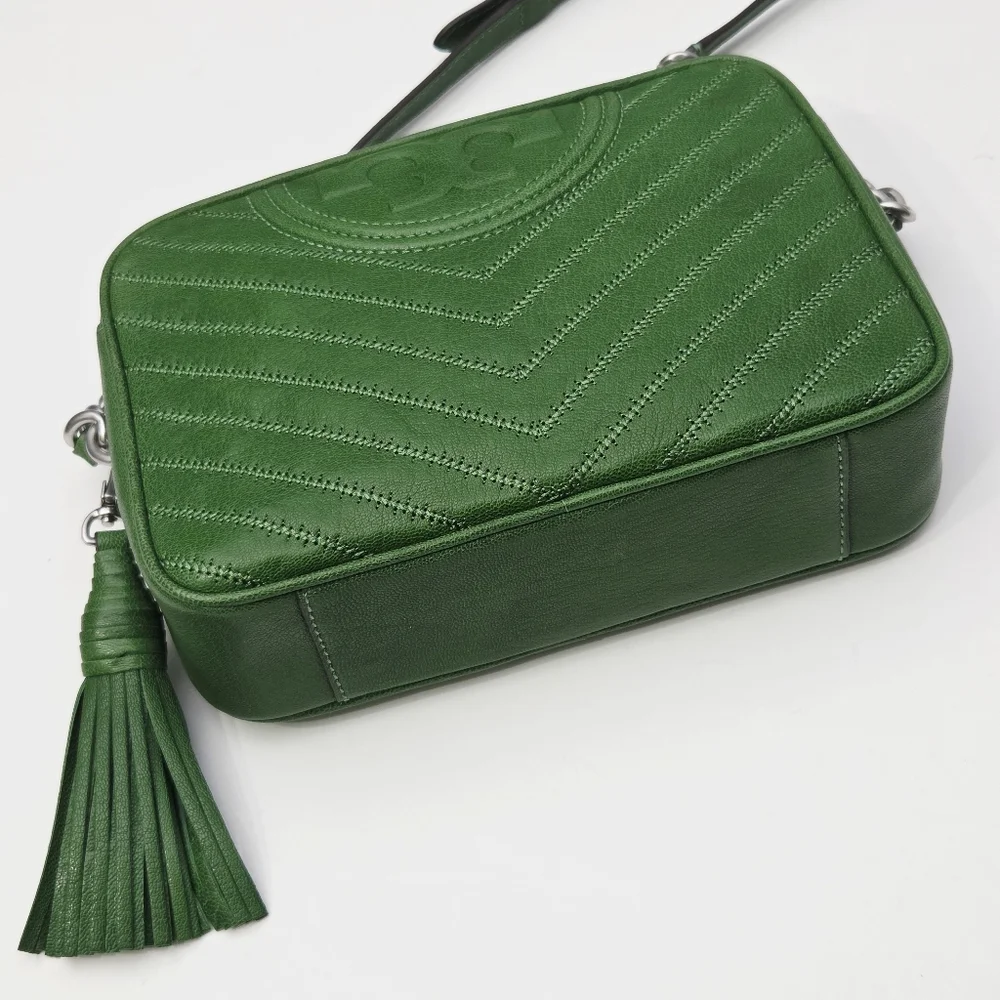 LIKE NEW TORY BURCH FLEMING CHEVRON CAMERA CROSSBODY BAG